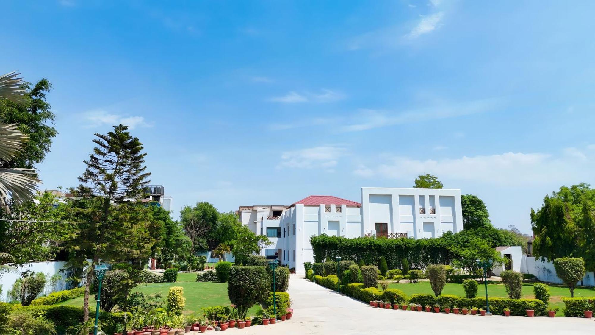 Pink Villa Boutique Hotel Мирут Екстериор снимка