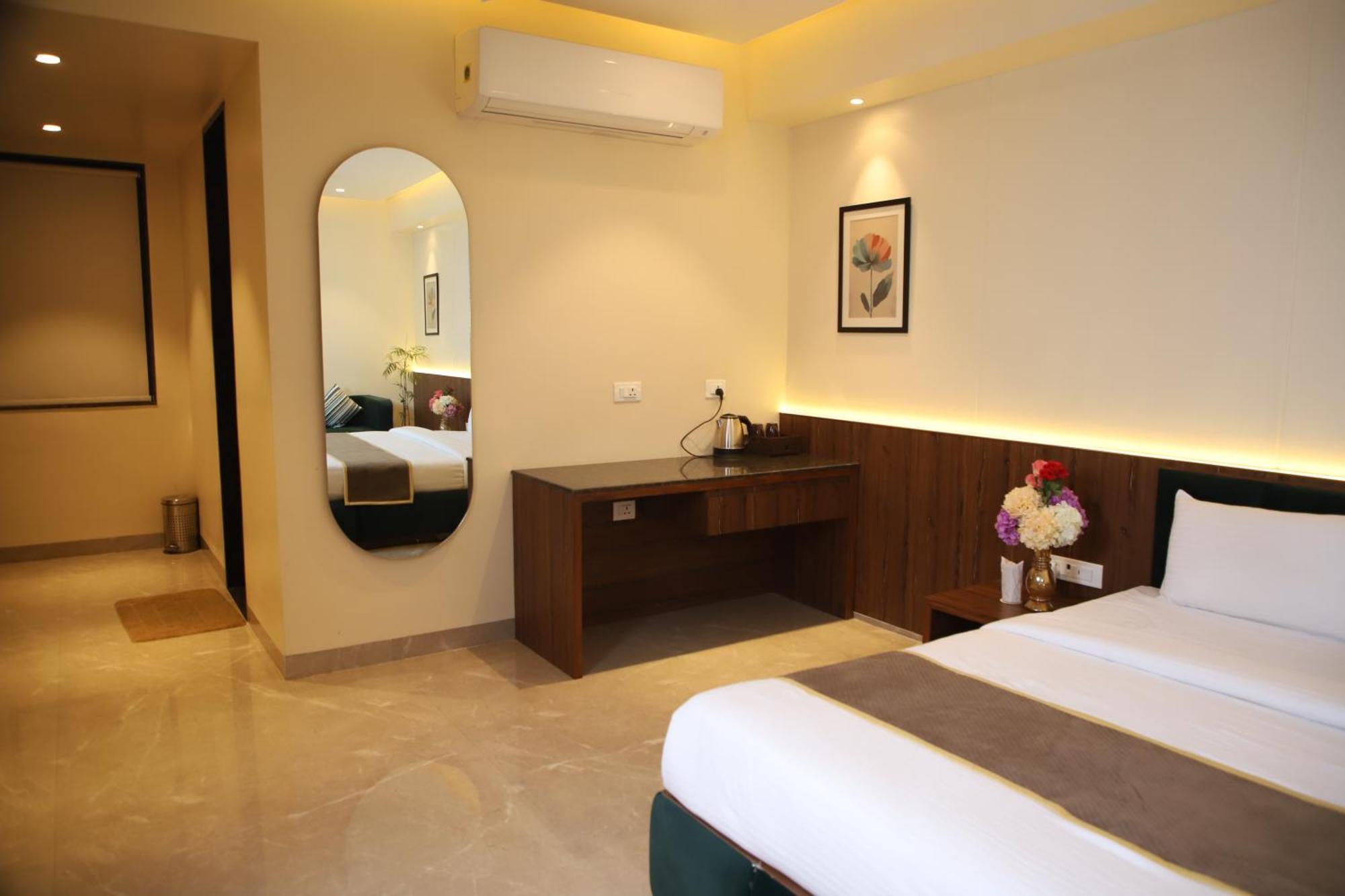 Pink Villa Boutique Hotel Мирут Екстериор снимка