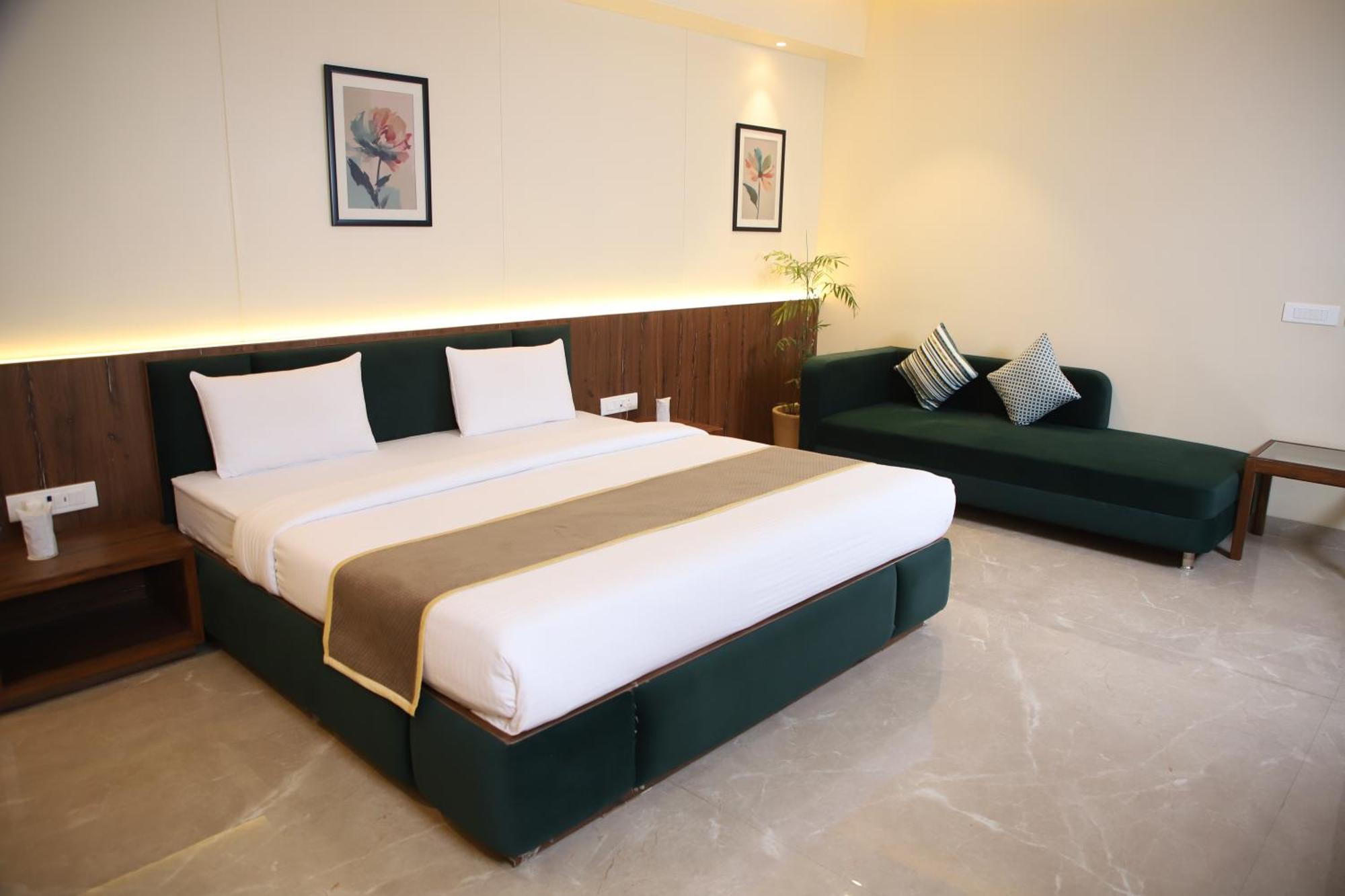 Pink Villa Boutique Hotel Мирут Екстериор снимка