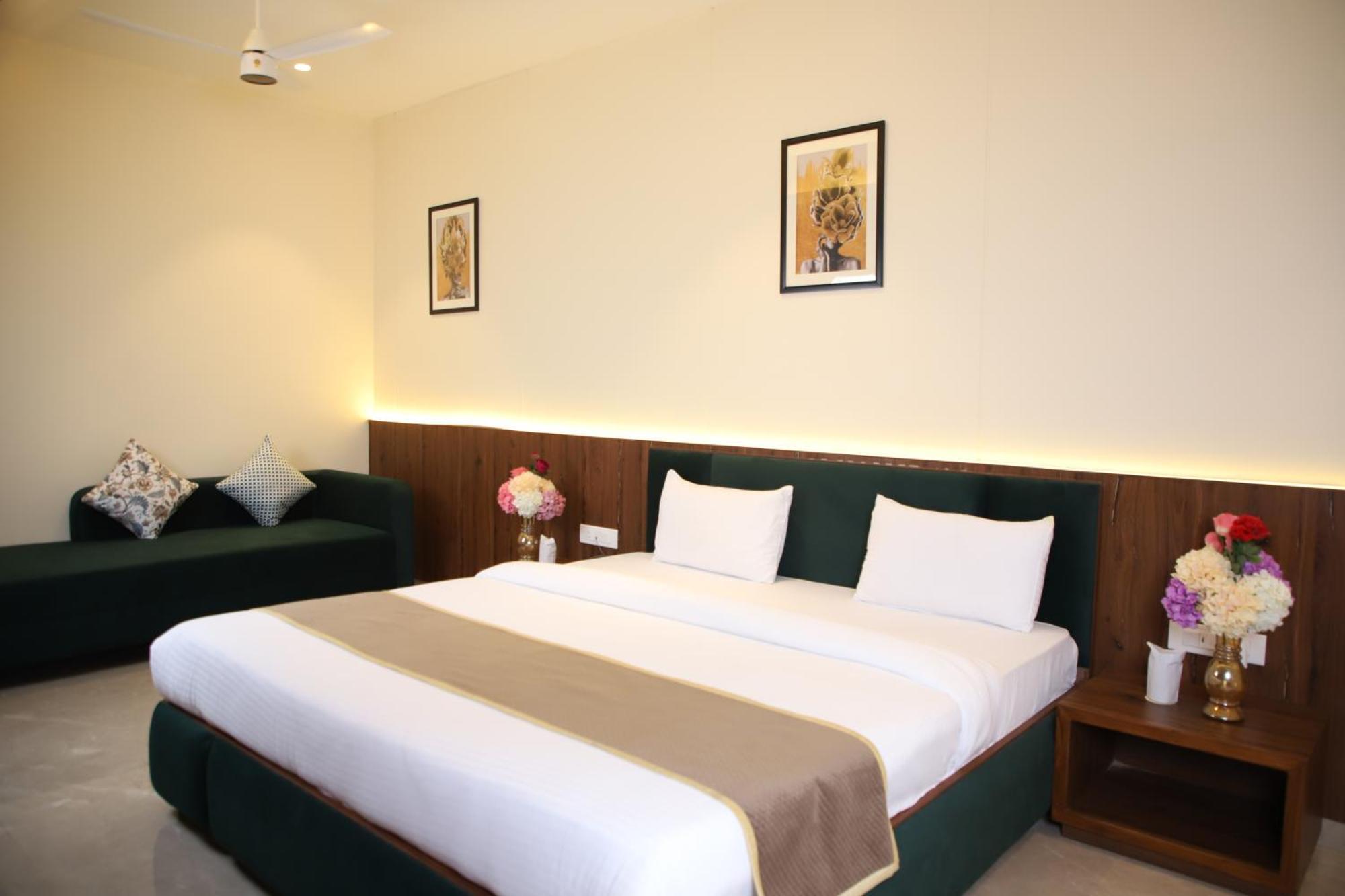 Pink Villa Boutique Hotel Мирут Екстериор снимка