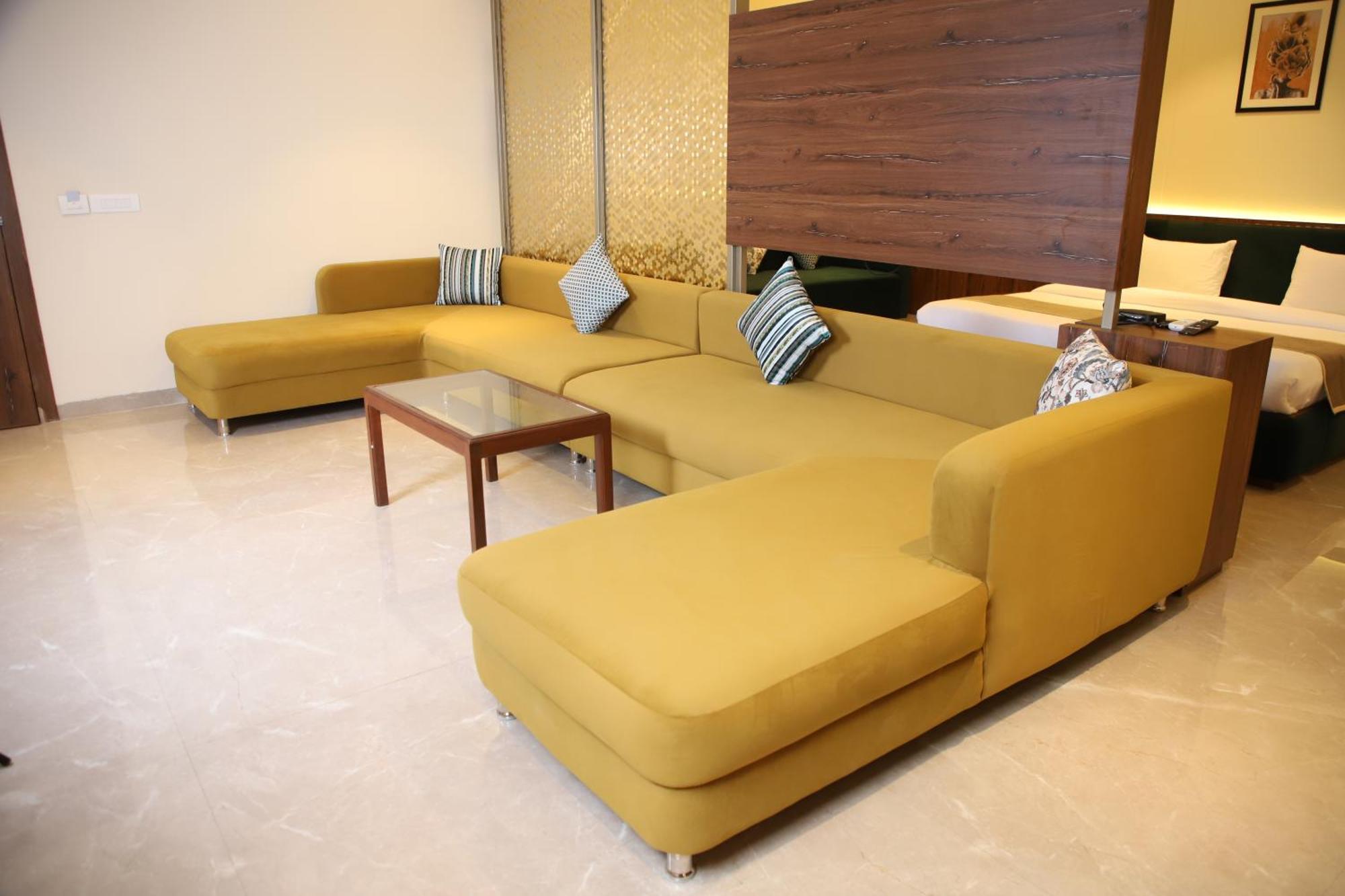 Pink Villa Boutique Hotel Мирут Екстериор снимка