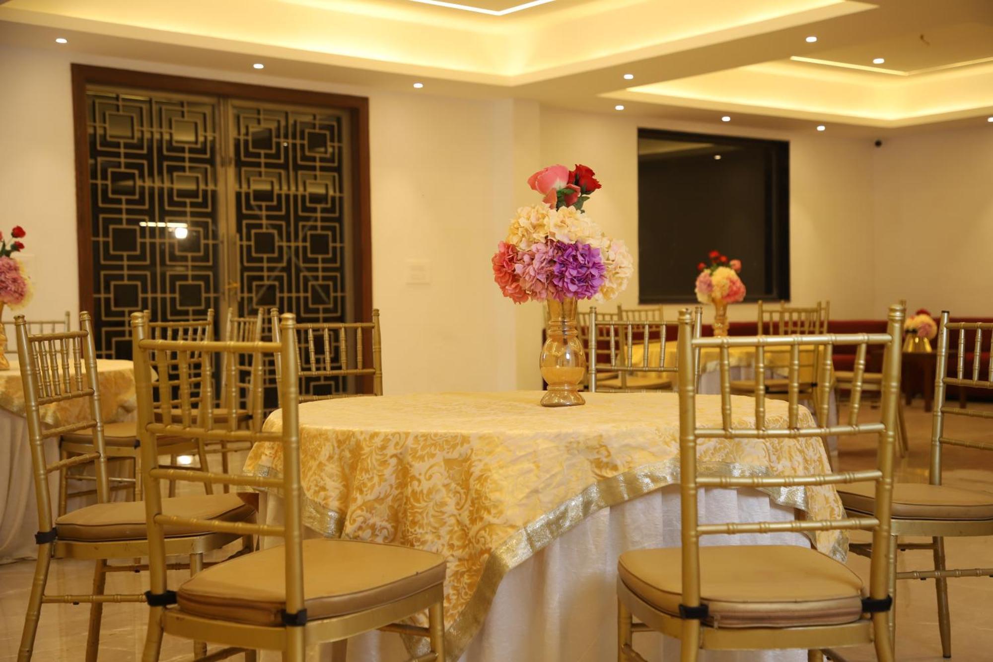 Pink Villa Boutique Hotel Мирут Екстериор снимка